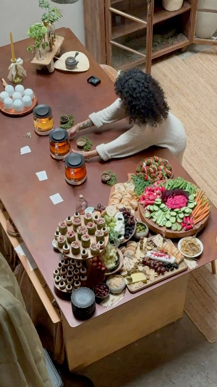 Professional taking a short mindful pause in a workspace